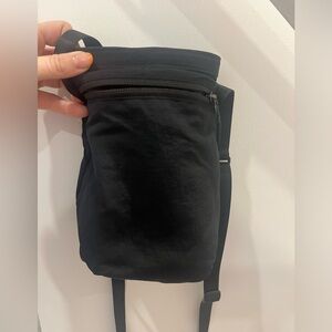 Lululemon water bottle carrier